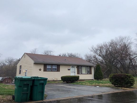 3rd image of 10063 Duke Dr