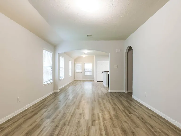 21718 Martin Grove Ct — Photo 7