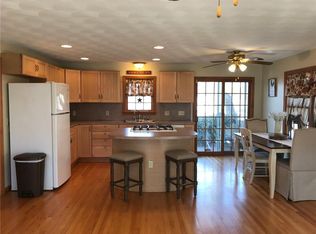85 Oakhurst Ave, Warwick, RI 02889