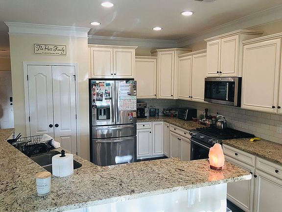 3rd image of 125 Caledonia Dr