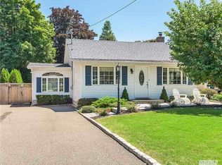 9 North Ave, Northport, NY 11768