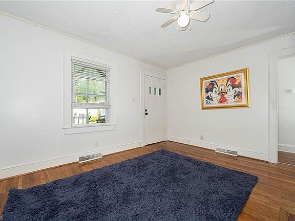 5th image of 1614 Roseland St