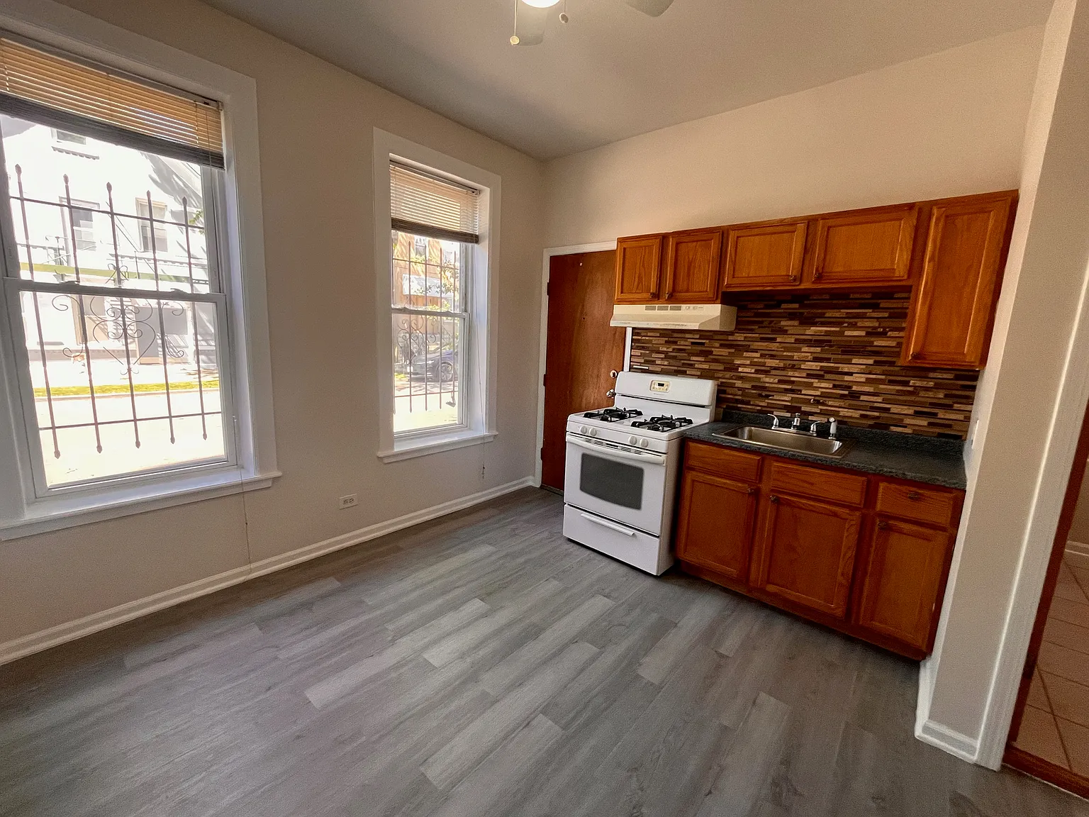 2 bed, 700 sqft, $1,450 — Photo 1