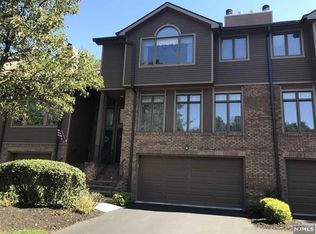 46 Lakeview Dr, Old Tappan, NJ 07675