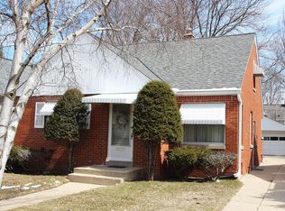 5746 N Lydell Ave, Whitefish Bay, WI 53217