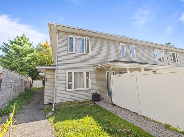 1035 Cummings Ave #A, Ottawa, ON K1J 9K5