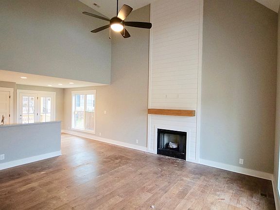 4th image of 712 Valencia Dr