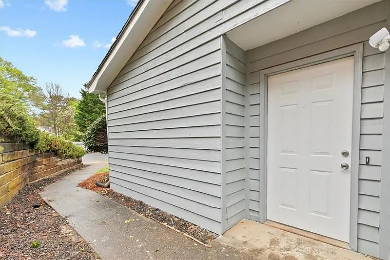 2 bed, 2.0 bath, 1083 sqft, $1,800 — Photo 2