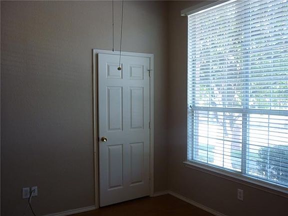 4th image of 4713 Highlands Dr