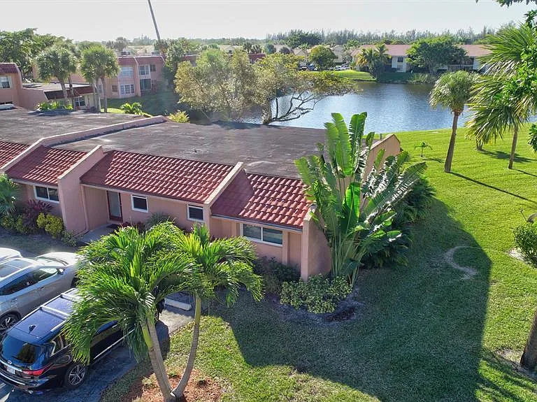307 Lake Evelyn Dr — Photo 41