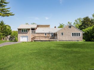 88 Tulipwood Dr, Commack, NY 11725