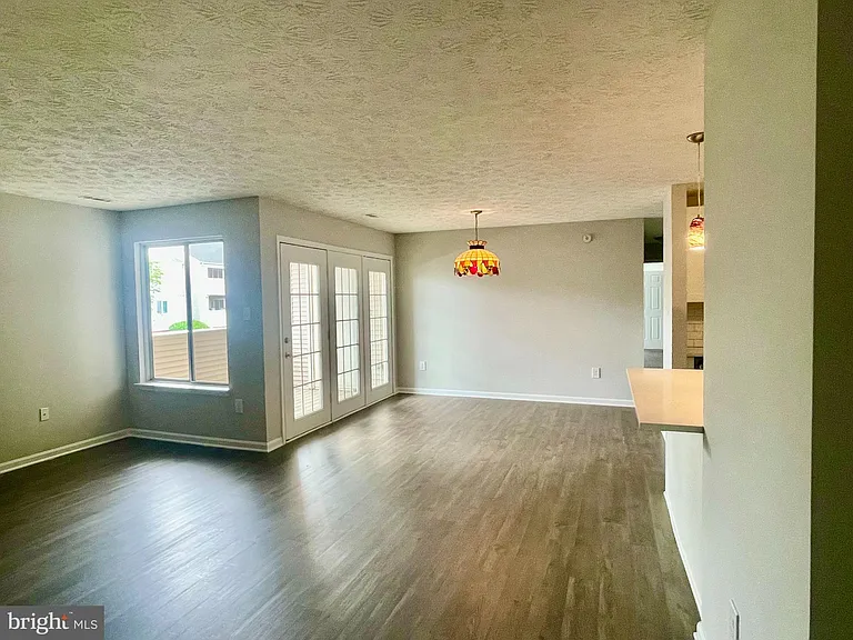 2137 Wainwright Ct #1C — Photo 5