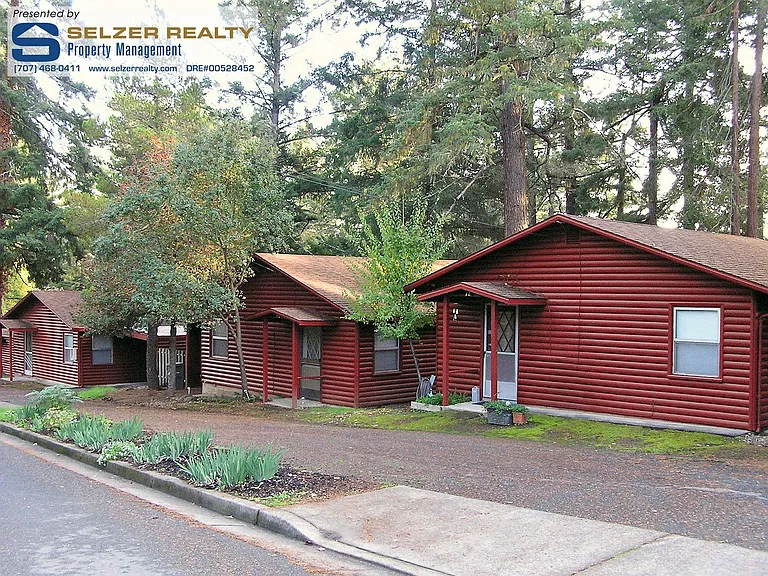 1420 Knob Hill Rd — Photo 1