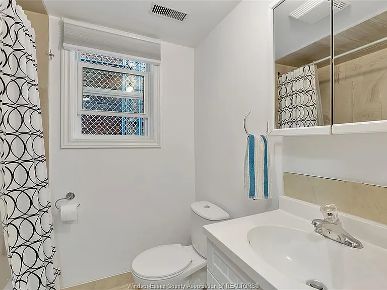 881 Parent Ave #BASEMENT — Photo 15