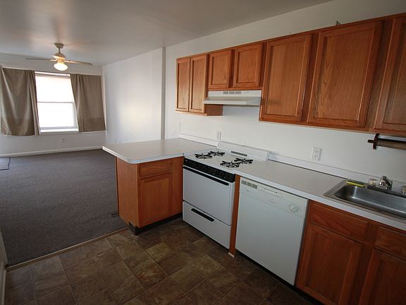 3rd image of 900 Chandler St