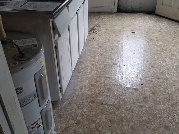 2nd image of 412 1st St