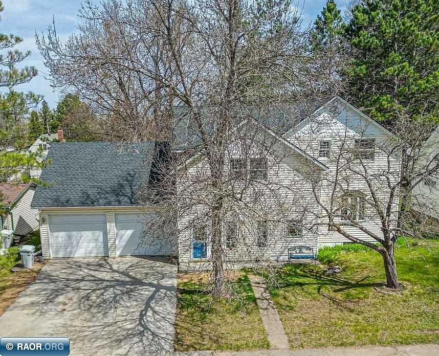 1st image of 324 8th St NE