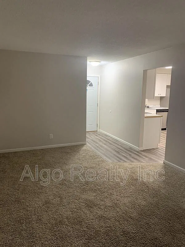 3 bed, 1.0 bath, 1008 sqft, $1,950 — Photo 4