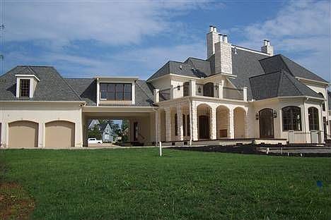 3rd image of 18 Greenlee Hill Ct