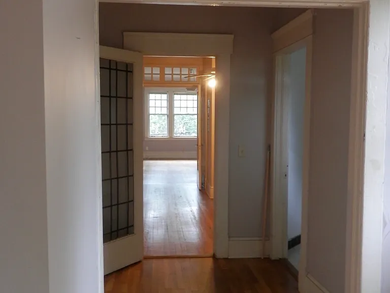 160 4th St NE #4 — Photo 2