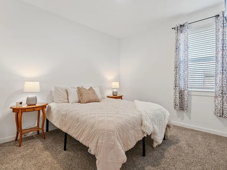 560 Newcomb Hollow Dr — Photo 10