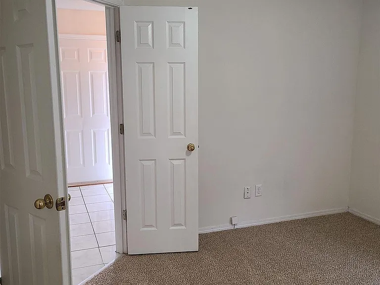 112 Mirabelle Cir — Photo 16