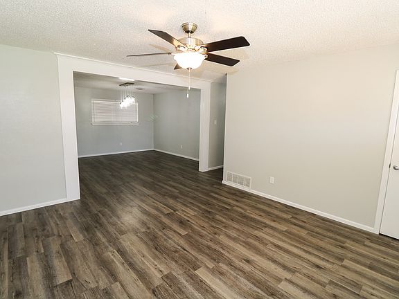 2nd image of 1311 W 13th St #Tx79339