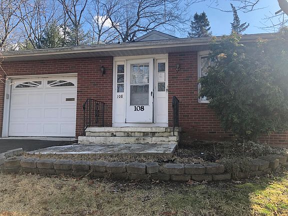 2nd image of 108 Columbine Cir