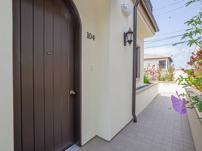 1029 Melrose Ave #104 — Photo 8