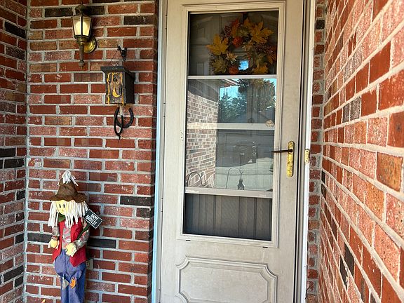 3rd image of 127 Winfield Park Ct