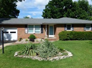 5125 Dixon Dr, Godfrey, IL 62035