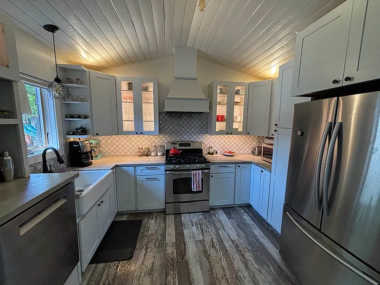 193 Alderwood Rd — Photo 5