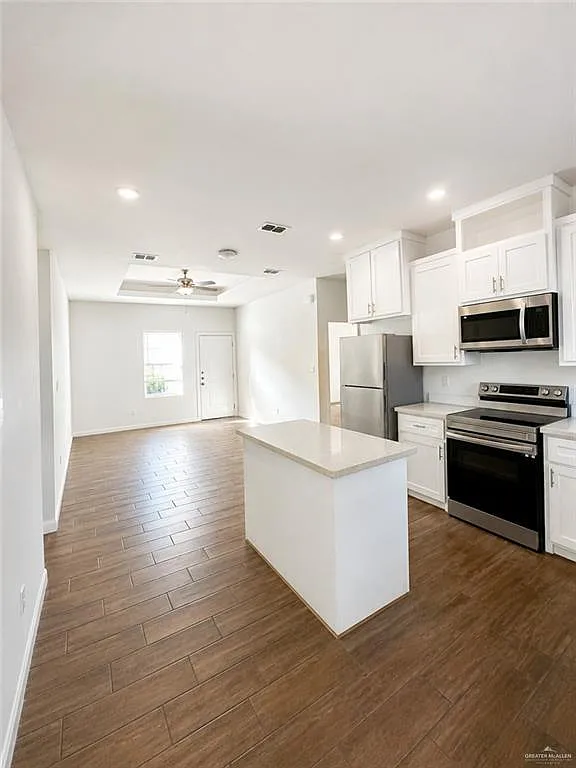3 bed, 2.0 bath, 4306 sqft, $1,200 — Photo 3