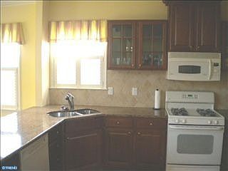 3rd image of 31 Mitchell Ct