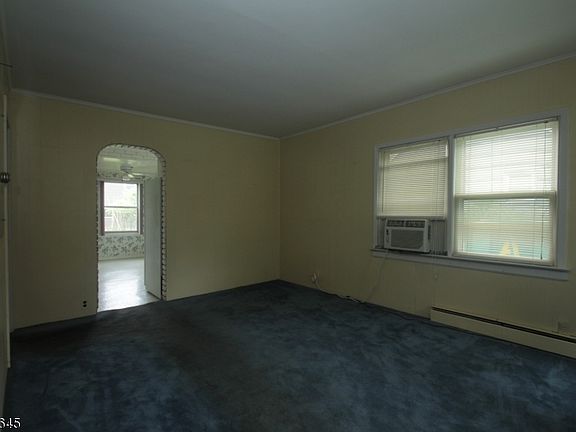 5th image of 16 Maplewood Ave