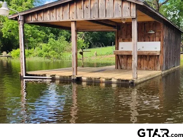 2254 An County Rd #385, Palestine, TX 75801