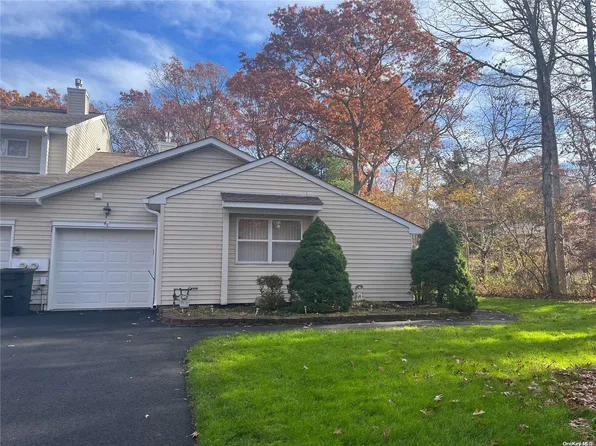 61 Cobbleridge Lane #61, Manorville, NY 11949