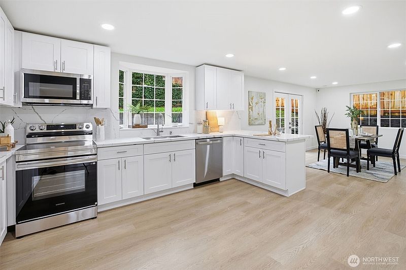 4th image of 9812 59th Avenue S