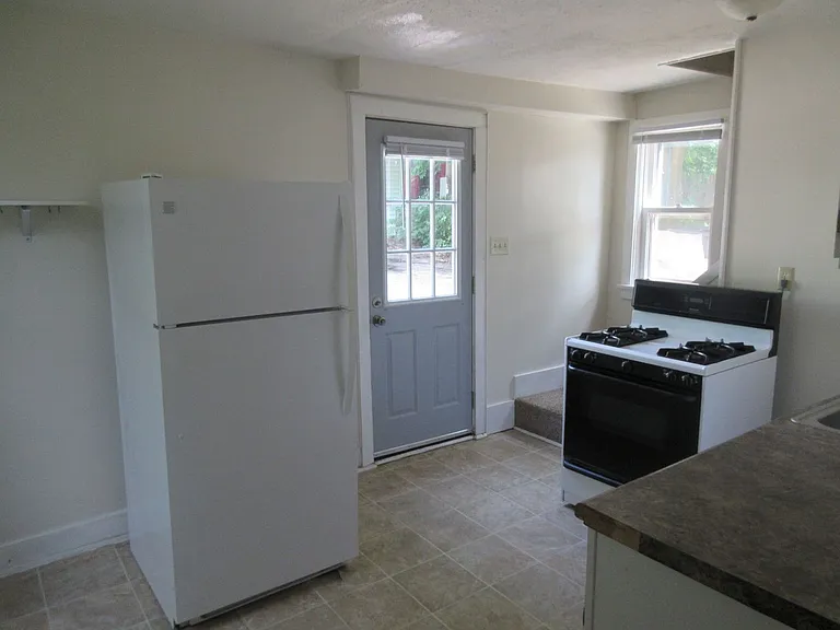 409 E Wall St — Photo 4