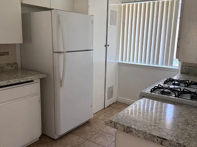 4607 Plaza Ln #D — Photo 4
