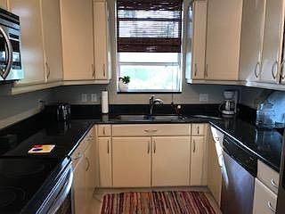 4th image of 1836 Ivanhoe St