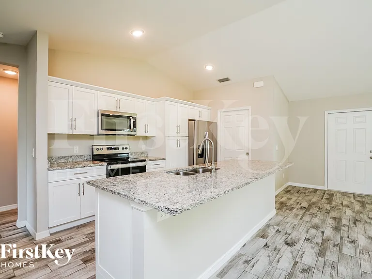 8432 Grove Rd — Photo 4