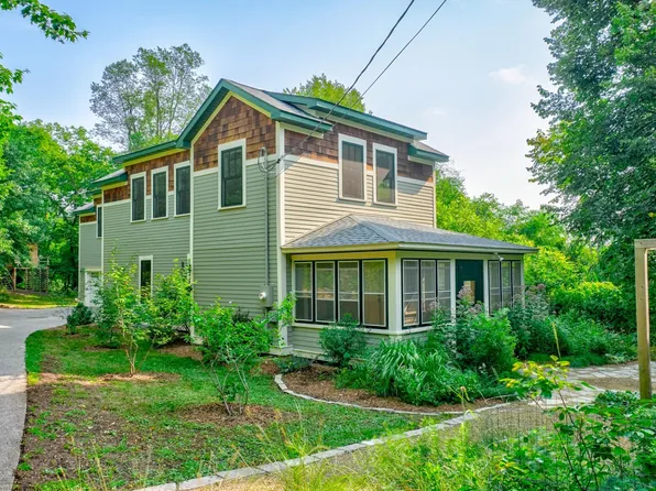 1401 Broadway St N, Stillwater, MN 55082