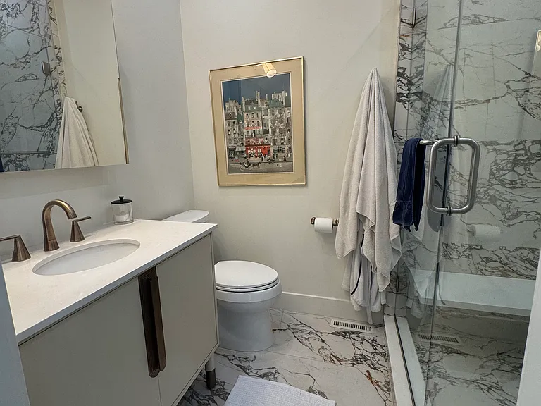 637 Spruce St — Photo 10