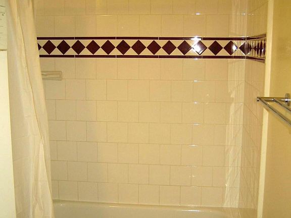 4th image of 215 W 7th St APT 409