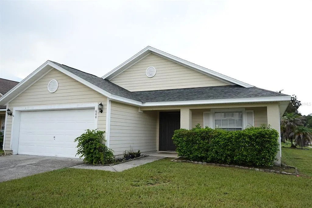 4 bed, 3.0 bath, 1729 sqft, $2,800 — Photo 1