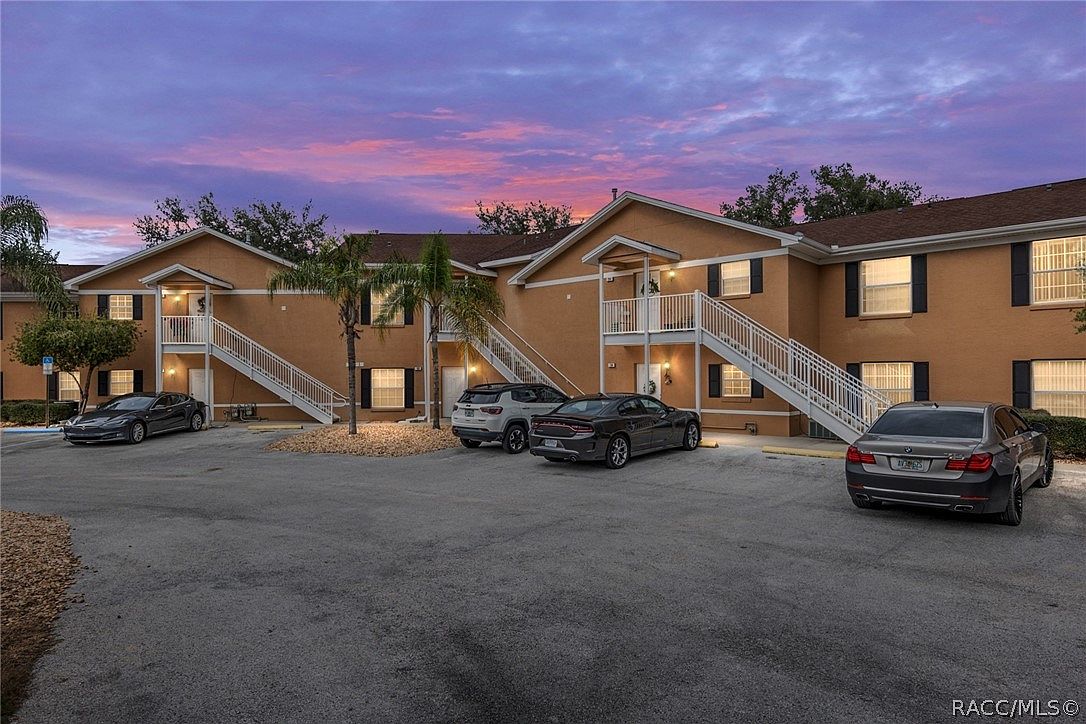 4450 E Windmill Dr APT 104 — Lakeside Golf Course