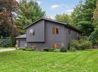 1112 Grandview Dr, Hudson, WI 54016