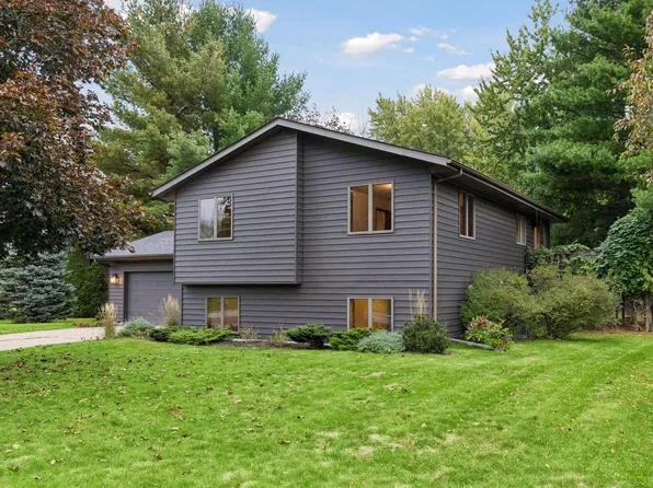 1112 Grandview Dr, Hudson, WI 54016