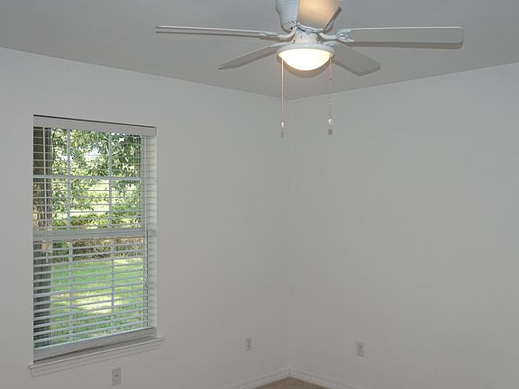 5th image of 11428 Daisy Ln